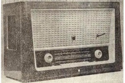 Prototyp přijímače s odlišným brokátem, nápisem Filharmonie na ozvučnici a znakem Tesla pod tlačítky